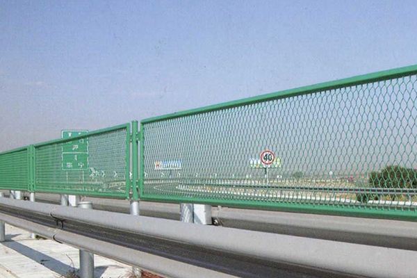 高速公路护栏网安装